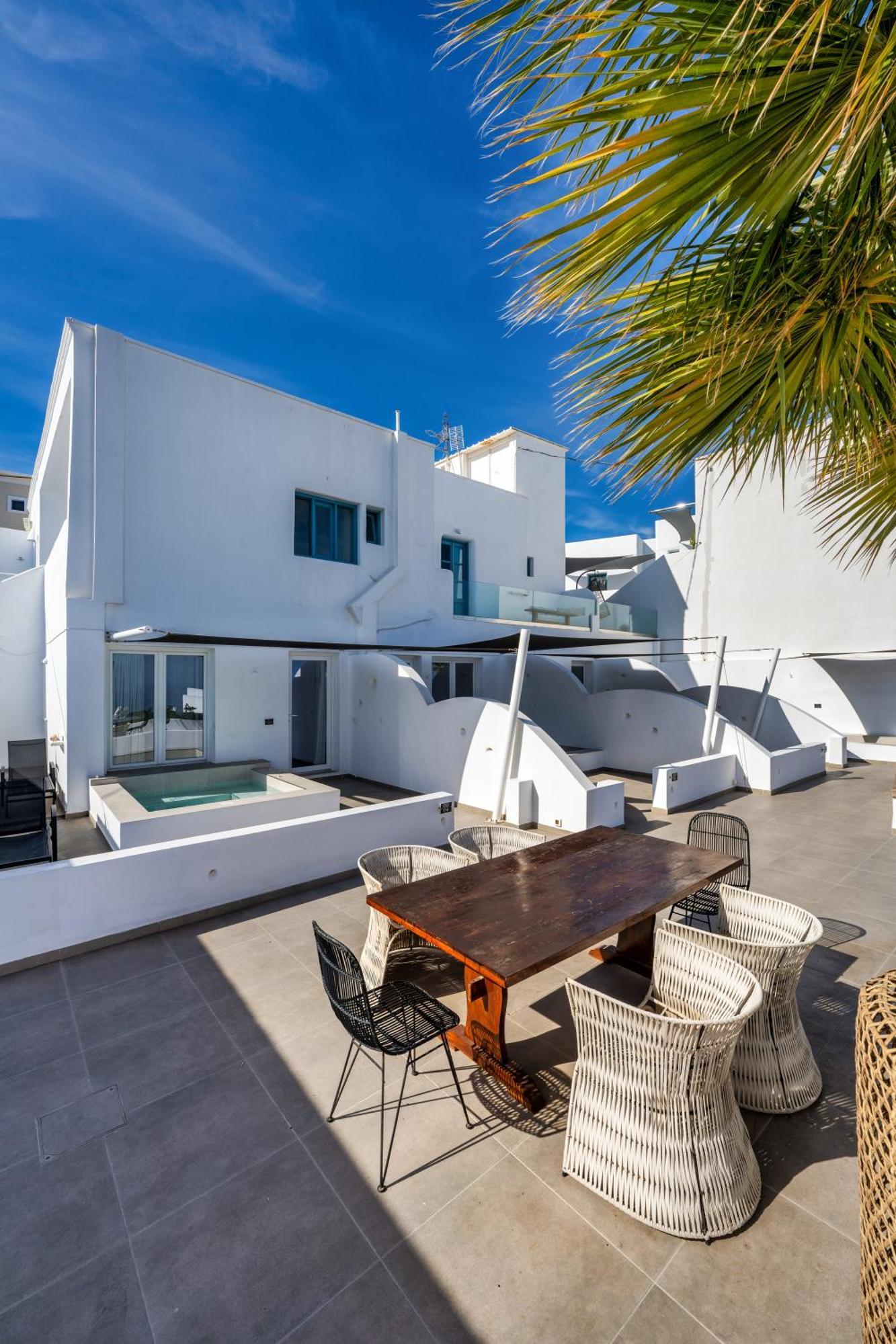Callia Retreat Suites - Adults Only Fira (Santorini) Exterior foto